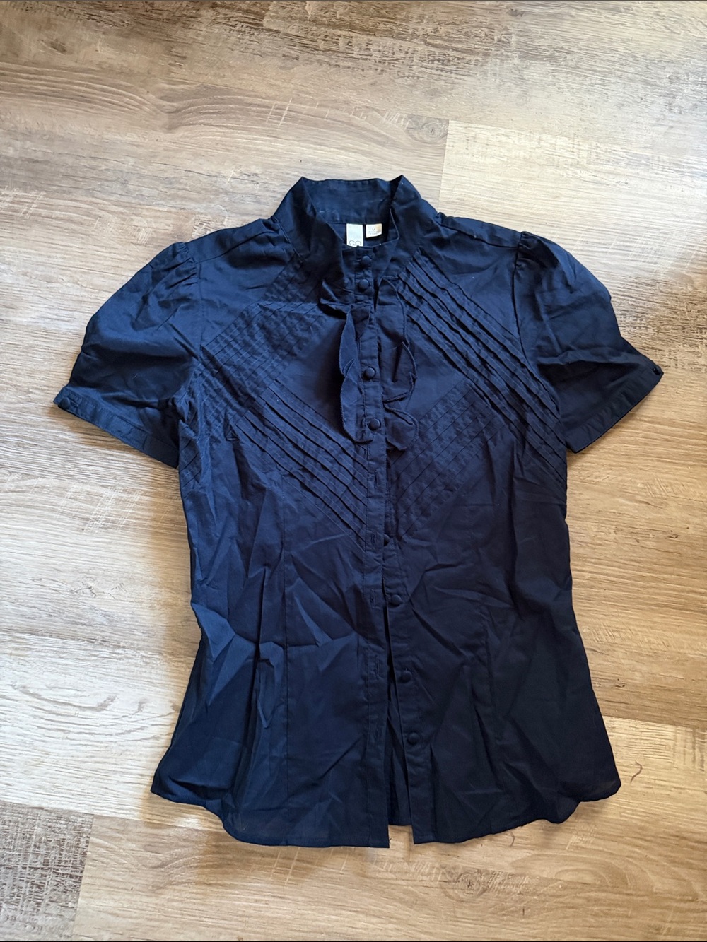 NWT Go International High Collar Short Sleeve Shirt With Ruffled Front